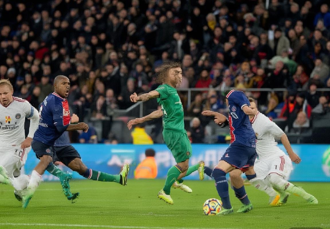 巴黎圣日耳曼VS曼联：激情对决，球星闪耀瞬间回顾